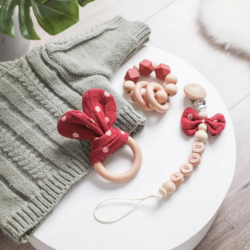 1 pz sonaglio per bambini anello di legno letto giocattoli massaggiagengive ciuccio clip catena cotone Saliva asciugamano ciuccio catena coniglietto orecchio per bambini prodotto