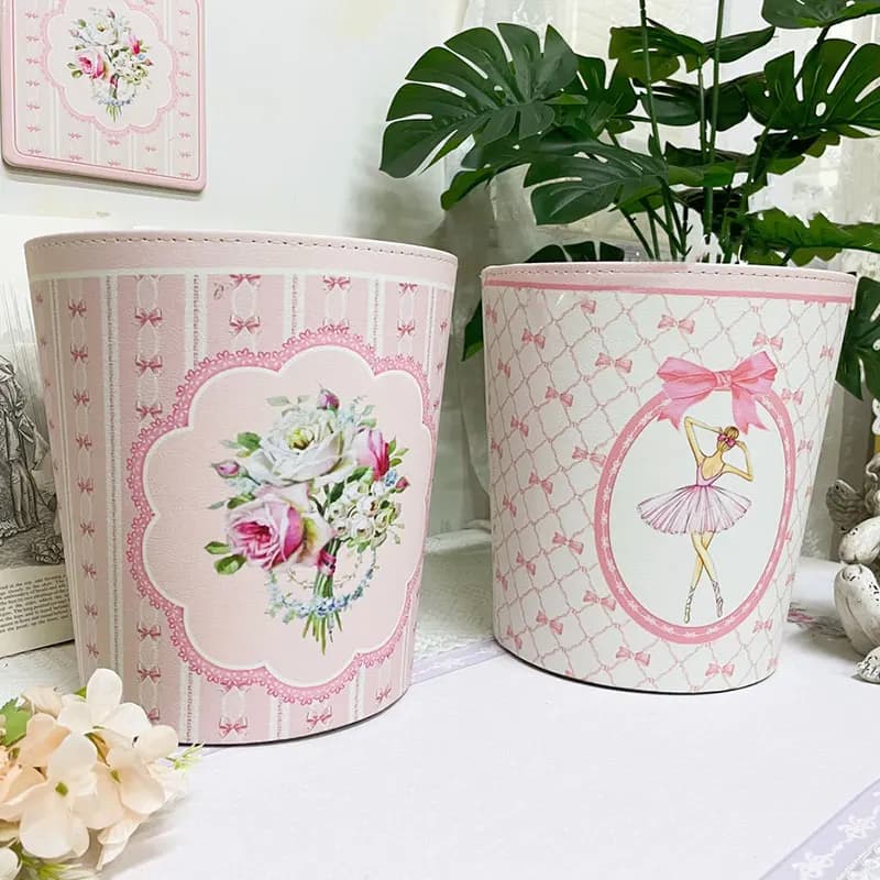 Bidone della spazzatura da tavolo Bidone della spazzatura piccolo in pelle stampata Home Office Desktop Articoli vari Secchio di stoccaggio Bidone della spazzatura Bidoni della spazzatura da cucina