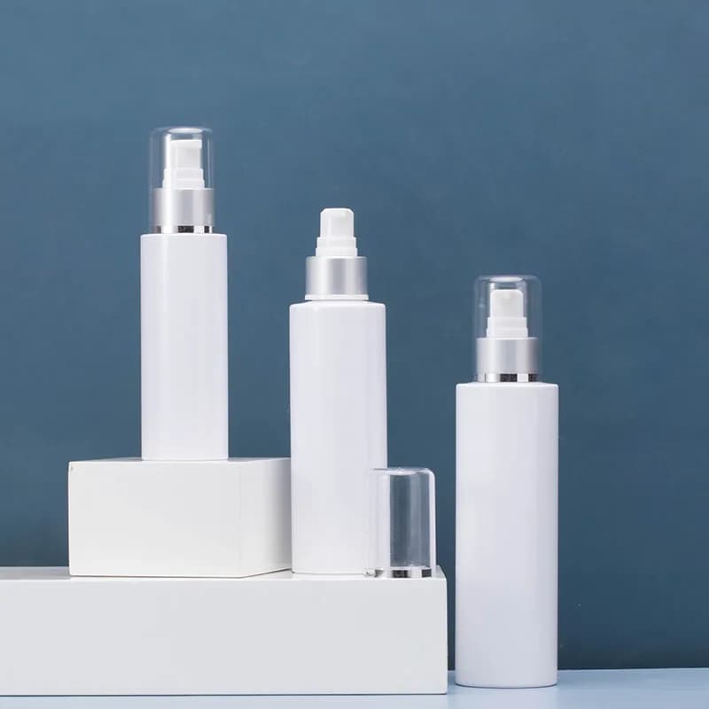 Flacone in plastica PET bianco/trasparente da 100ml, 150ml, 200ml con pompa argentata per lozione/emulsione idratante/fondotinta/siero/essenza, confezione cosmetica.