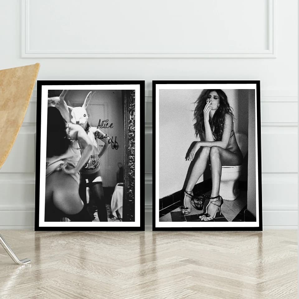 Toilette moderna Donna sexy Stampa su tela Bar Ragazza che beve il bagno Immagine Poster Moda Decorazione di pittura erotica in bianco e nero