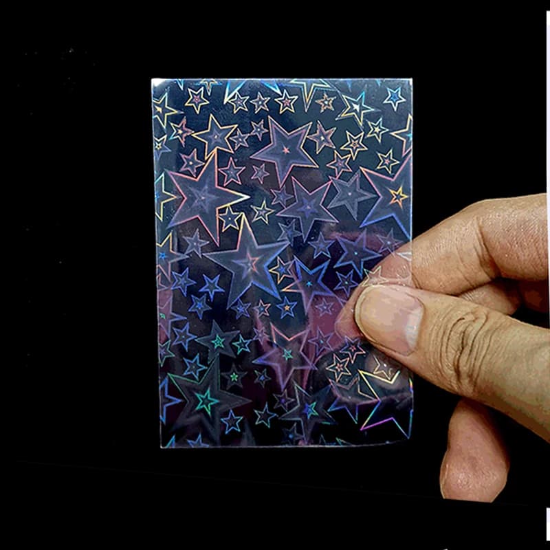 50pcs Laser senza acidi grandi stelle a cinque stelle carta lampeggiante maniche per carte di pellicola tarocchi Super Card Protector per giochi da tavolo custodia per carte