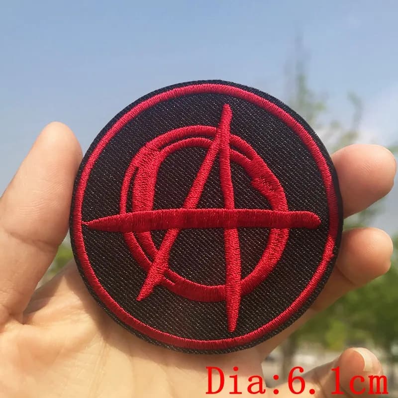 Pulaqi PUNK Patch Patch per fascia in metallo Toppe ricamate Stripe Iron on Patch per abbigliamento Lettera Musica Rock Band Badge fai da te