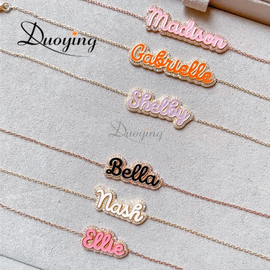 Duoying personalizzato pavimenta lo smalto del contorno con targhetta in Zirconia girocollo placcato in oro per gioielli da donna collana con smalto personalizzato