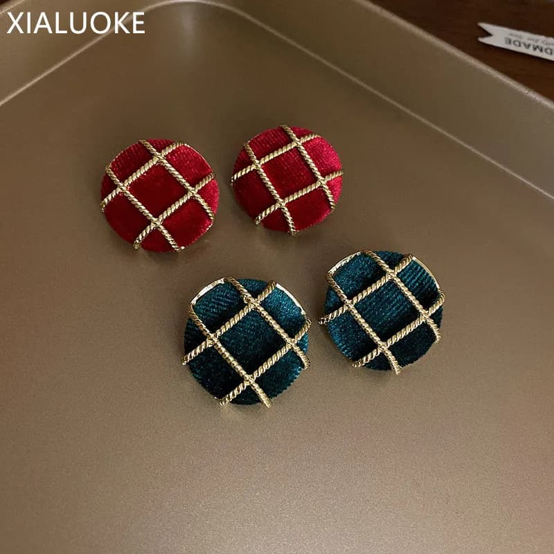 XIALUOKE Orecchini a bottone con bottoni floccati scavati in metallo nuovo vintage per le donne Eleganti orecchini grandi contratti Gioielli per feste
