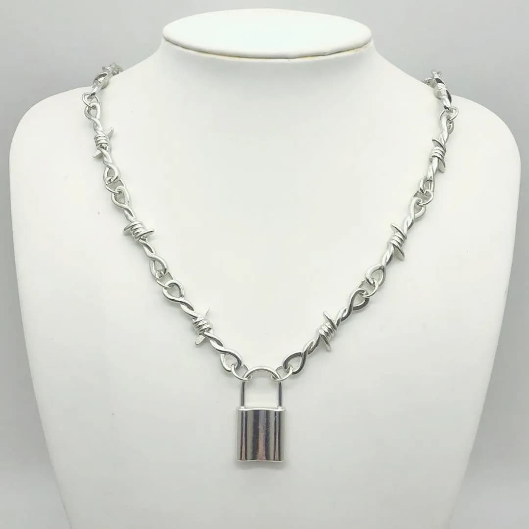 Collana girocollo unisex in ferro con zarcce di filo piccolo Collana girocollo da donna con lucchetto punk gotico hip-hop Filo spinato con piccole spine