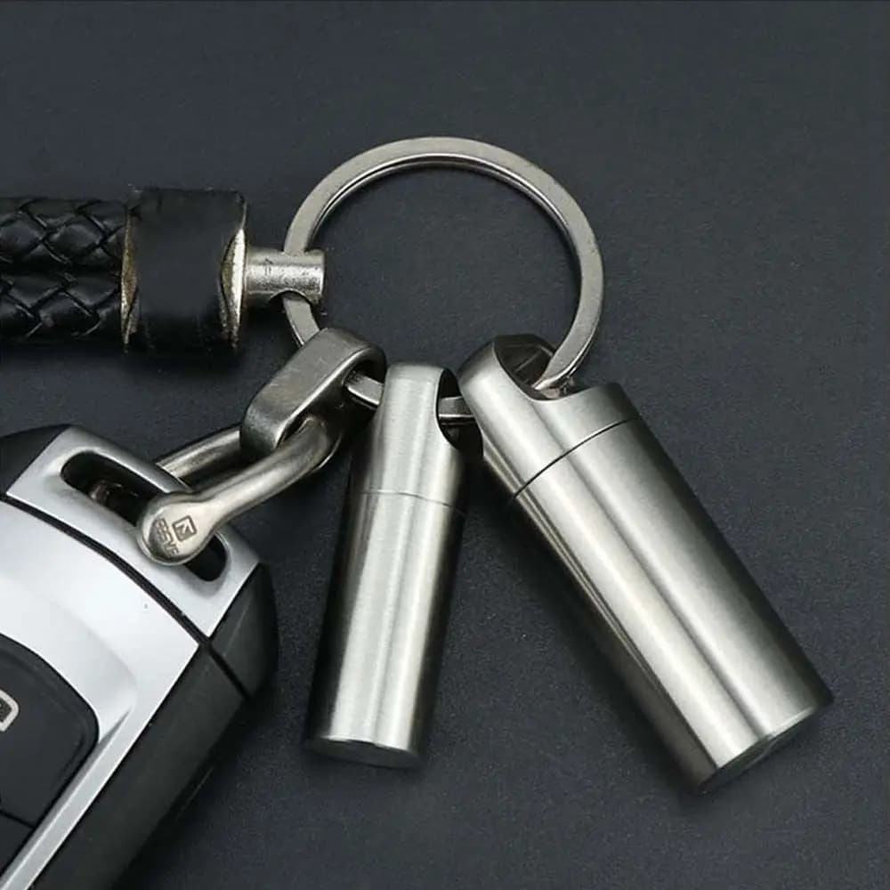 Mini Waterproof Portable Portable Folder Pendants Keychain Boxes for Medicines Stainless Steel Keychain Container for Outdoor Vitamins