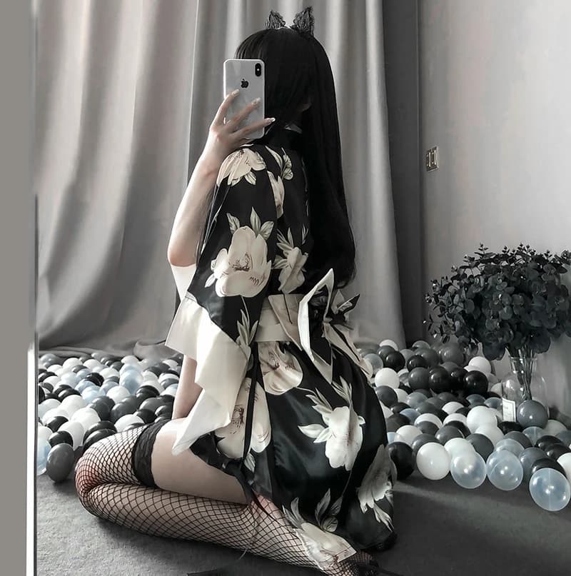 Kimono giapponese Indumenti da notte sexy Vestito cosplay per le donne Stile tradizionale Abito Yukata Sakura Costumi Pigiama Cintura di seta morbida