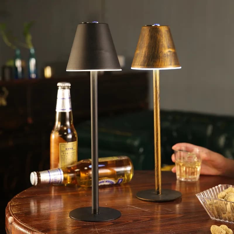 Lampada da scrivania nordica a LED in ferro Art Atmosphere Fashion lampada da tavolo con protezione degli occhi in metallo dimmerabile Touch per Bar soggiorno camera da letto luce