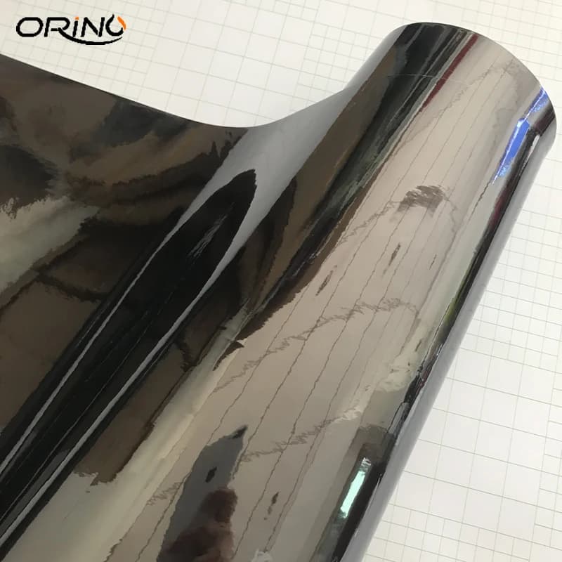 Pellicola Vinilica Cromata Nera Lucida Estensibile, Adesivo Autoadesivo con Rilascio d'Aria, Foglio per Wrapping Auto