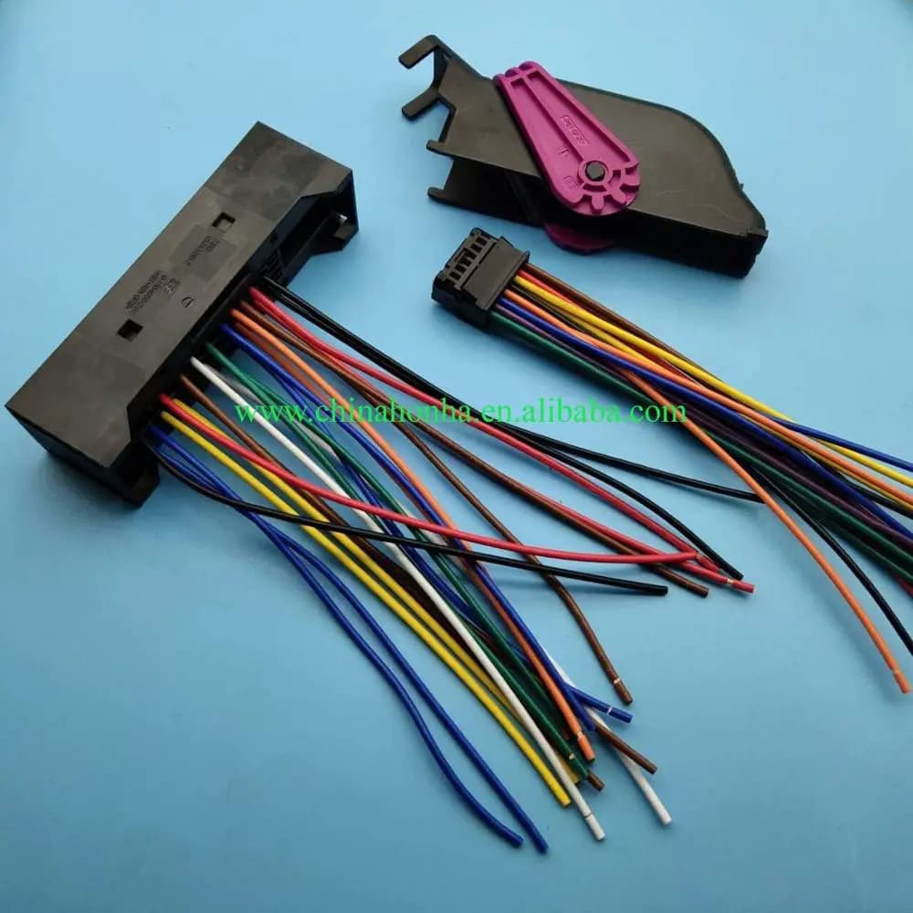 38Pin spina di Alimentazione Per Auto Amplificatore Connettore spina 5K0 971 636/5K0 971 636 UN cablaggio
