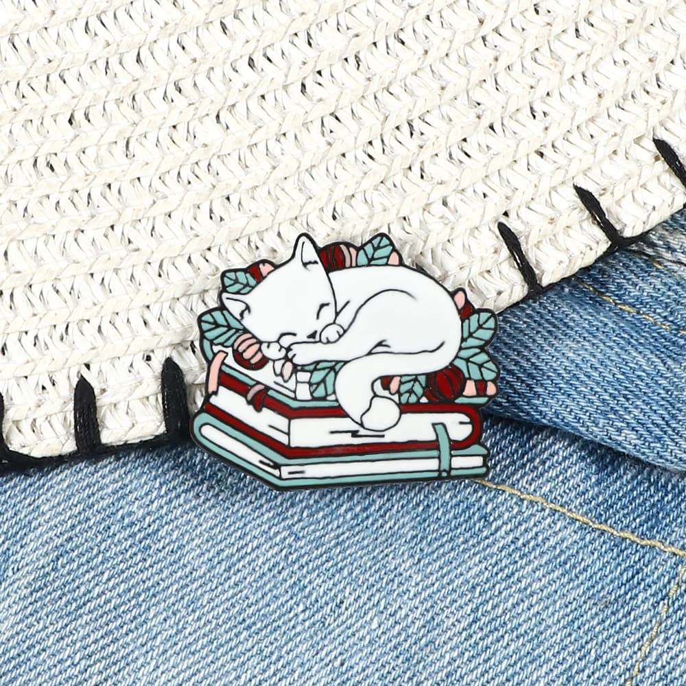 Cat Reading Book Glazed Brooch Cartoon Sleeping Cat Spille Nice book lover Animals Distinctive Bag Dresses Spille Jewelry Gifts