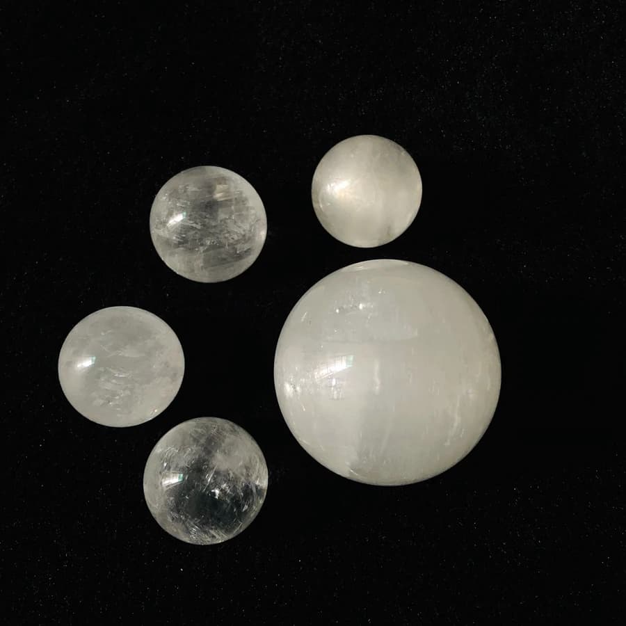 Commercio all'ingrosso 1 pz Selenite Naturale Calcite Sfera 30mm Sfera Arcobaleno Sfera di Cristallo Guarigione Crytal