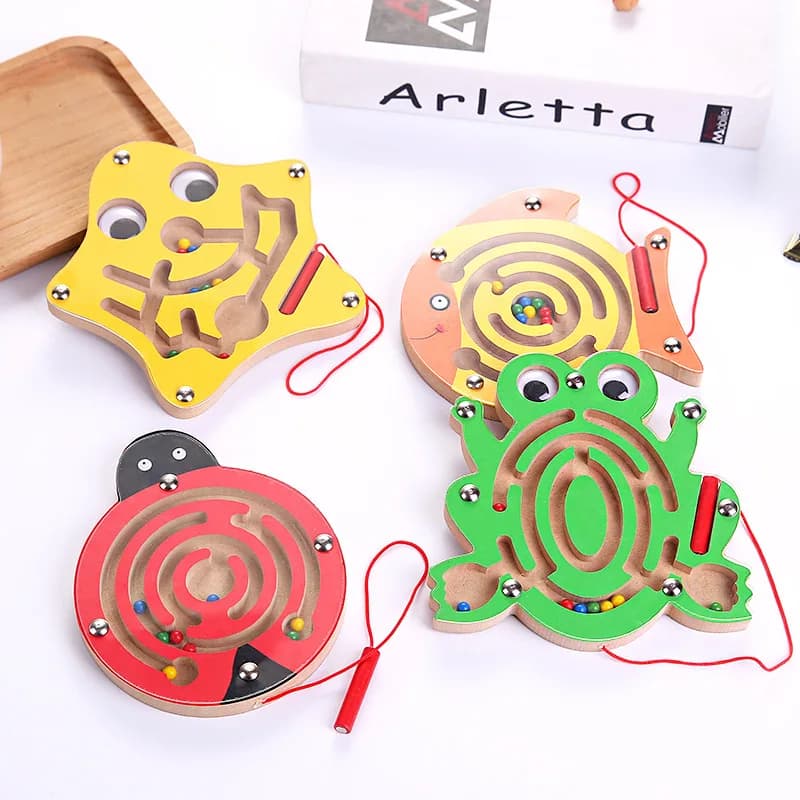 Bambini Giocattoli educativi Montessori in legno Labirinto magnetico Penna per scrittura a mano Perline di spinta Piccoli animali Labirinto Pista Giocattoli per bambini