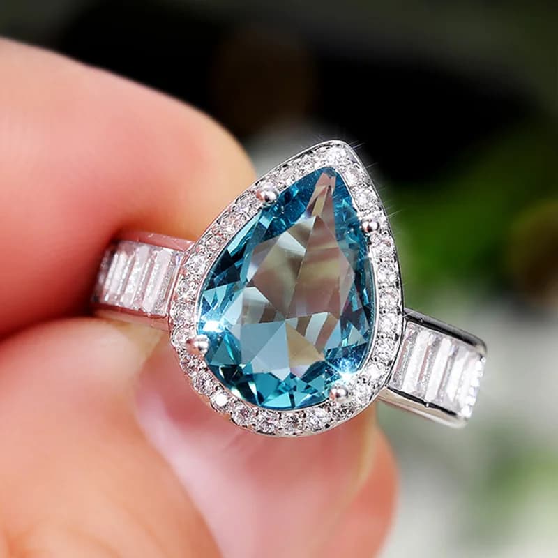 Huitan splendidi anelli di fidanzamento con pera blu cielo CZ per donna accessori femminili brillanti anello per anniversario per feste gioielli alla moda