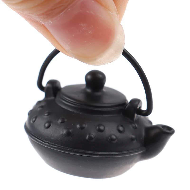 1PC nuovo creativo 1/12 casa delle bambole bollitore di ferro nero simulazione teiera modello giocattoli