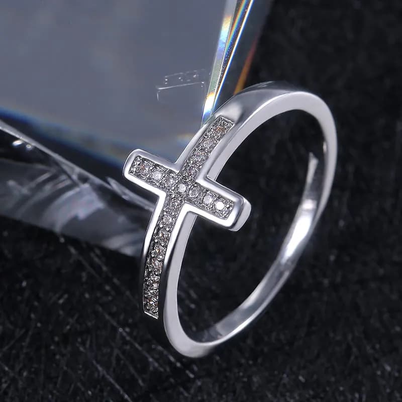 Huitan Semplice Croce Anello da dito da donna Intarsiato Lustro CZ Pietra Abbigliamento quotidiano Anelli di moda Regalo per ragazza di anniversario Gioielli versatili Hot