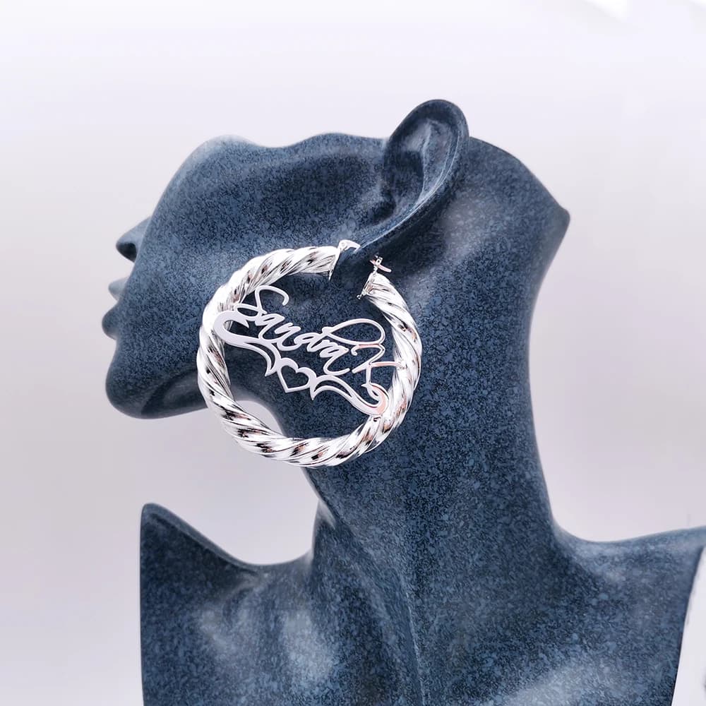 2025 Moda Stile Punk Personalizza Nome Orecchini Twist Orecchini a cerchio Multi Size Pendientes 30/50/70/90mm Per le donne Gioielli Regali