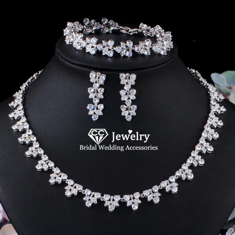Set di Gioielli CC: Collana, Orecchini e Bracciali, 3 Pezzi, Accessori da Sposa per Donne, Ciondoli, Catena Raffinata, Stile Vintage T0182