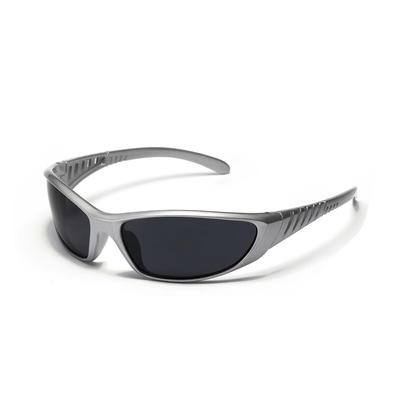 Occhiali da sole Y2K argento con lenti colorate e design traforato, stile futuristico e tecnologico, per ragazze di tendenza e influencer, occhiali da sole alla moda per donna e uomo