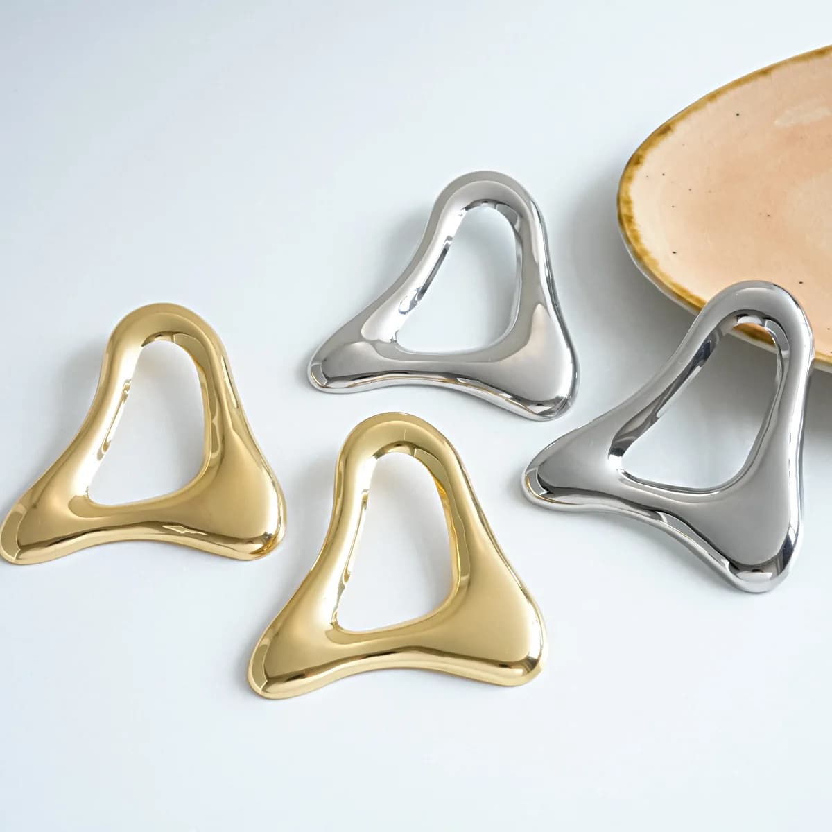 Irregular Hollow Out Triangle Stud Earrings for Women Men Vintage Punk Statement Smooth Geometric Earrings Fashion Jewelry New