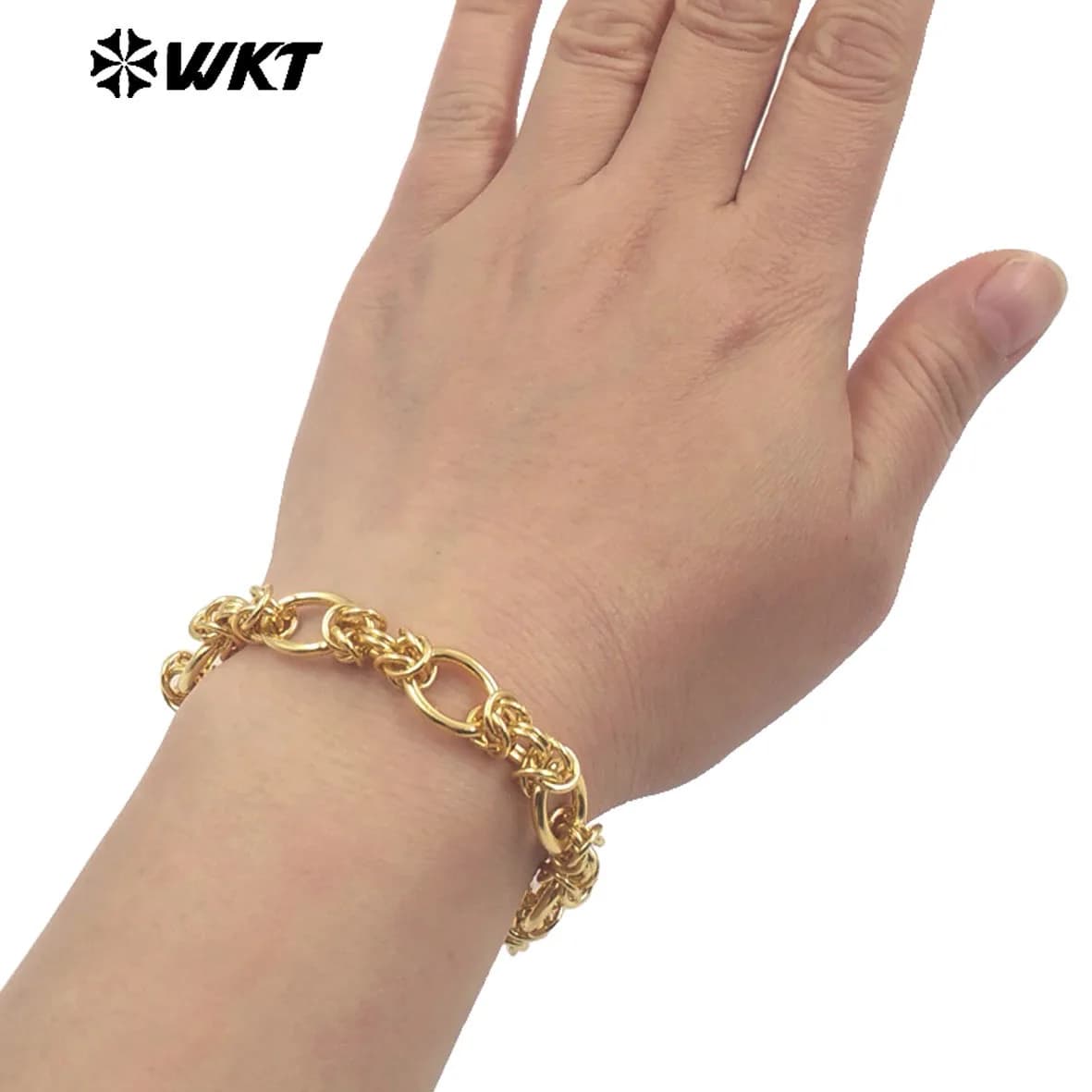 WT-JF354 All'ingrosso Resist Tarnishable Bracciale placcato oro 18 carati Stili di moda donna Ottone giallo Gioielli in metallo Design speciale