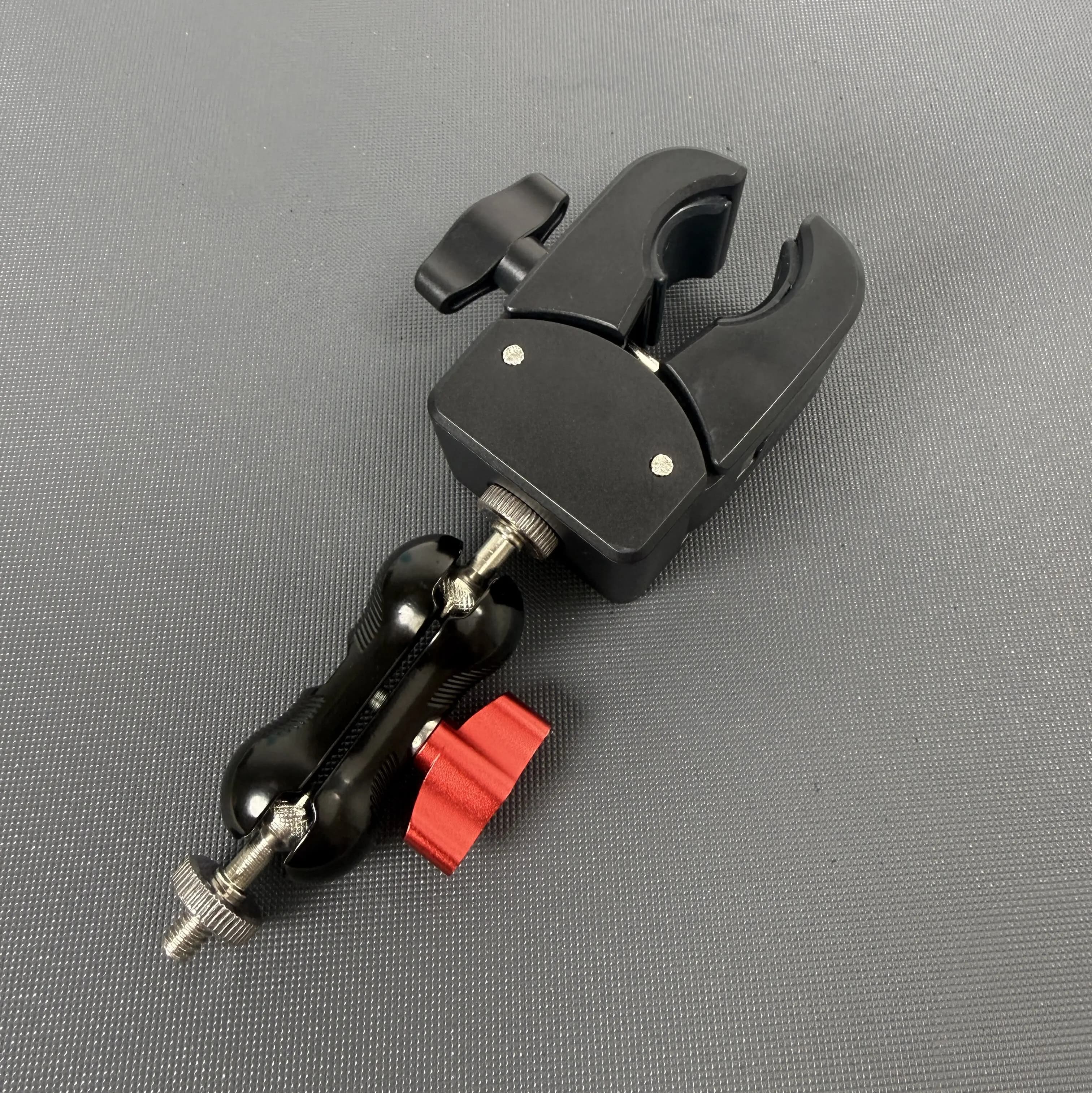 Universal Live Streaming Tripod Thickened Clamp 1/4 Screw Sports Camera Bracket with round Tube Desktop Cycling Expansion Fixing