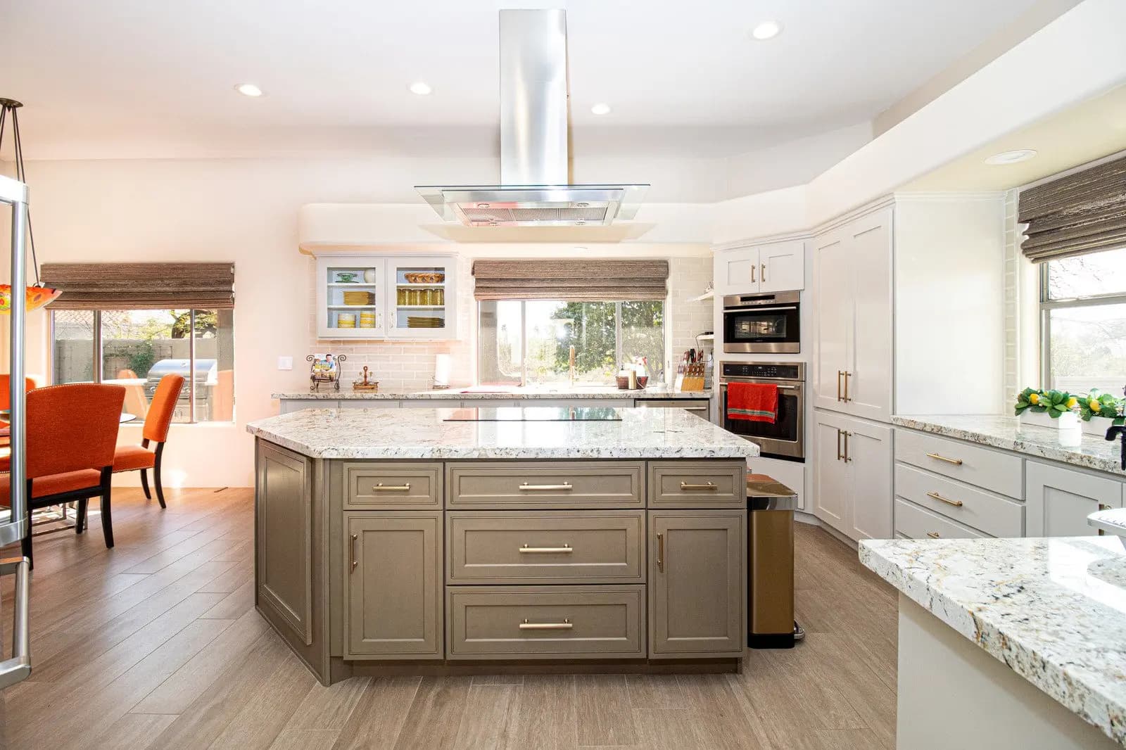 Armadietto personalizzato Guardaroba Armadietto da bagno Design Soluzioni per riporre la cucina Servizio di produzione personalizzato