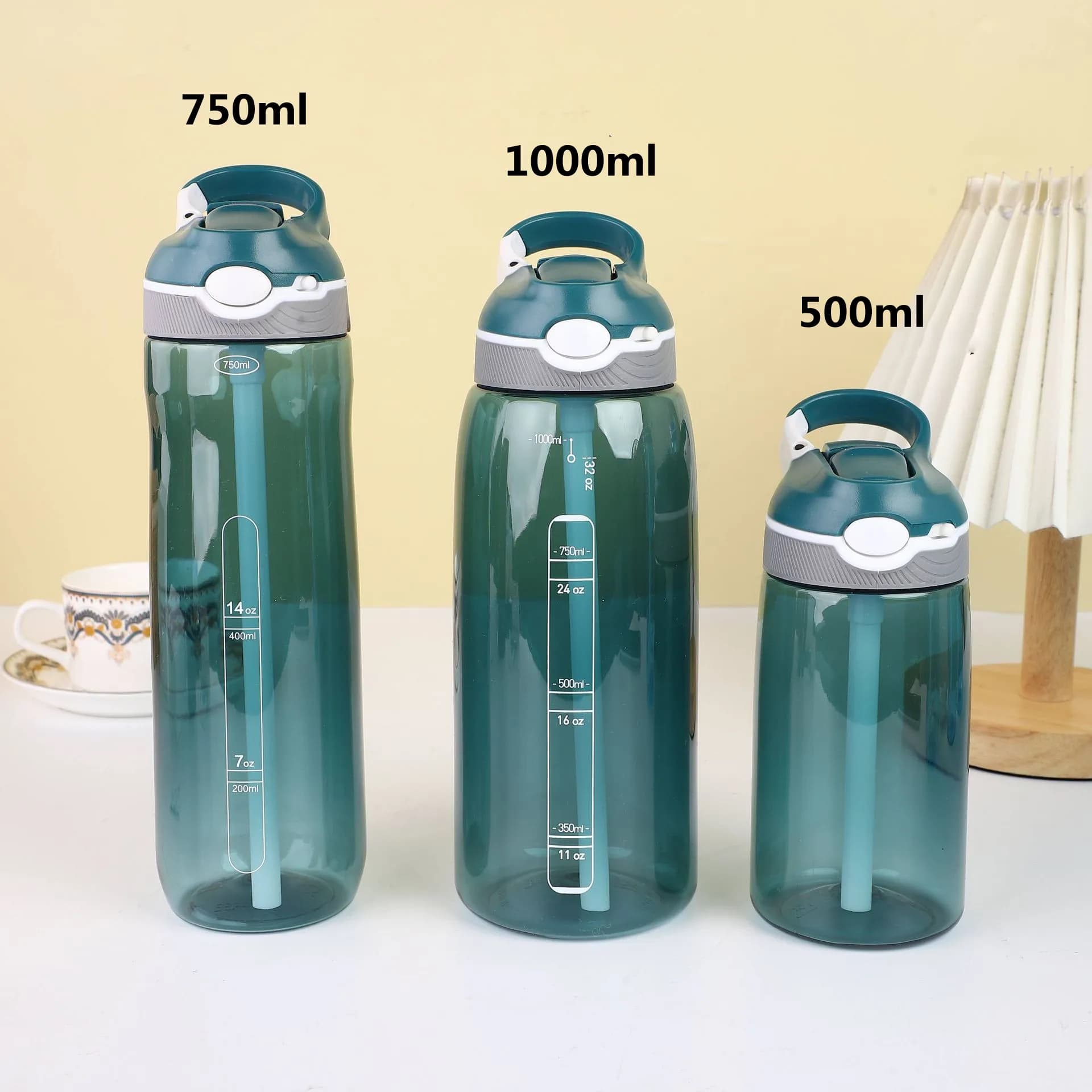 Bottiglia d'acqua Tritan da 500 ml / 750 ml / 1000 ml con cannuccia Eco-friendly Durevole Palestra Fitness Sport all'aria aperta Shaker Bottiglia per bevande 1 pezzo