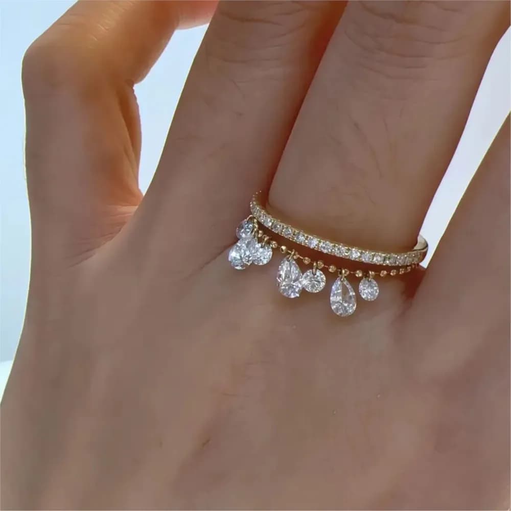 Anello regolabile con pendente in zirconi scintillanti con nappa waterdrop di ispirazione alle fate di lusso leggero per le donne Accessorio di gioielli alla moda