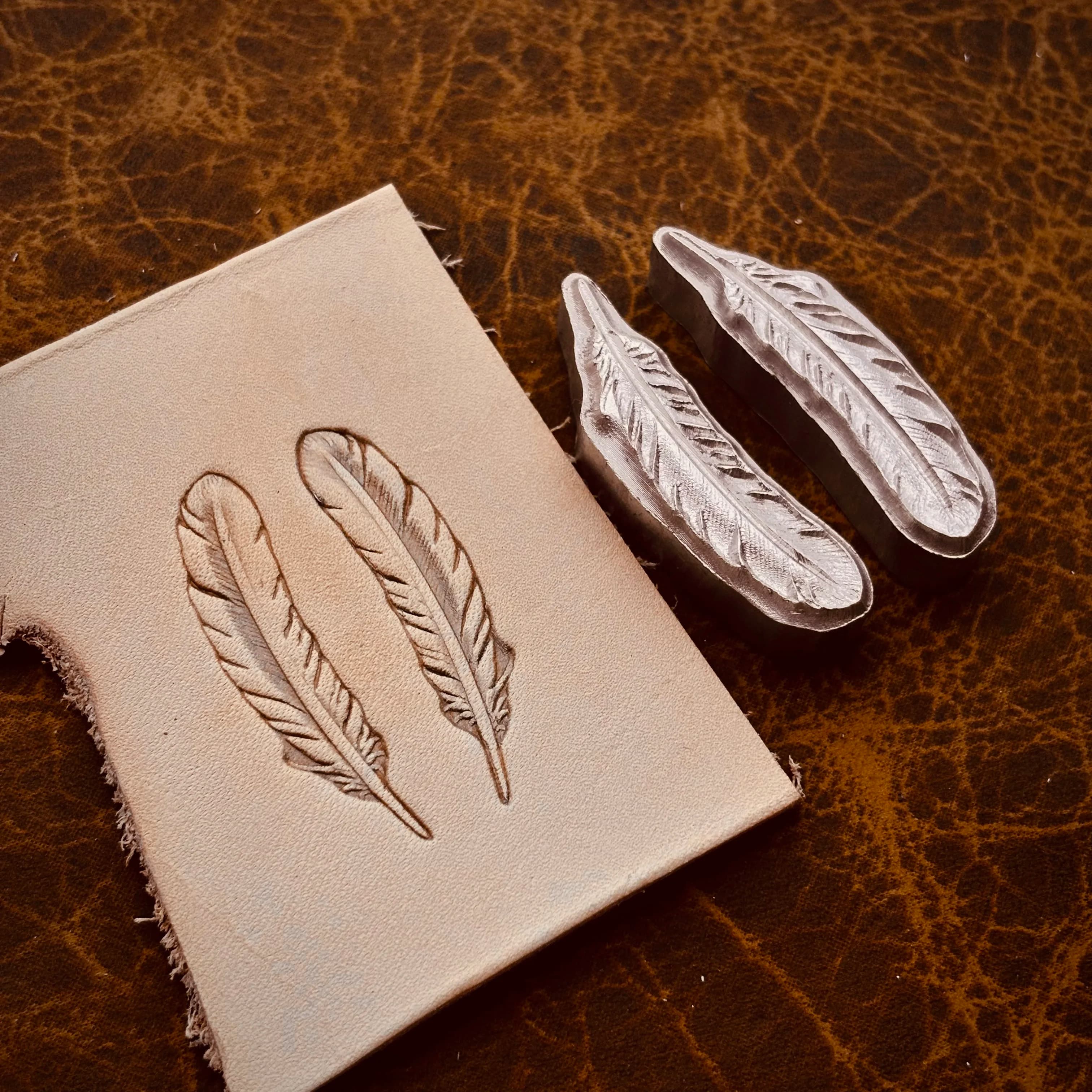 2PCS/set Mini Three-dimensional Small Feather Leather Embossing Mold Branding Logo Aluminum Stamps Leather Craft Stamping Tool