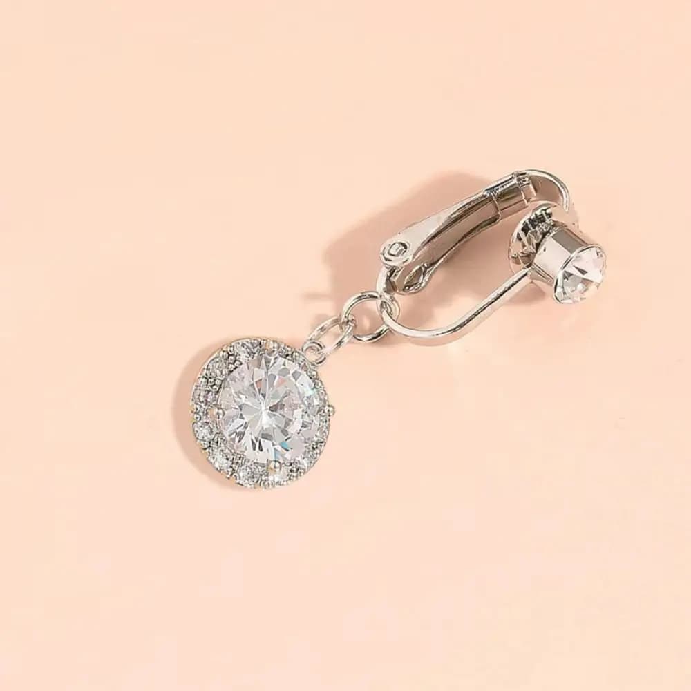 Clip per piercing all'ombelico finto con zirconi con strass Farfalla forata senza piercing all'ombelico Clip per cartilagine in rame su orecchini