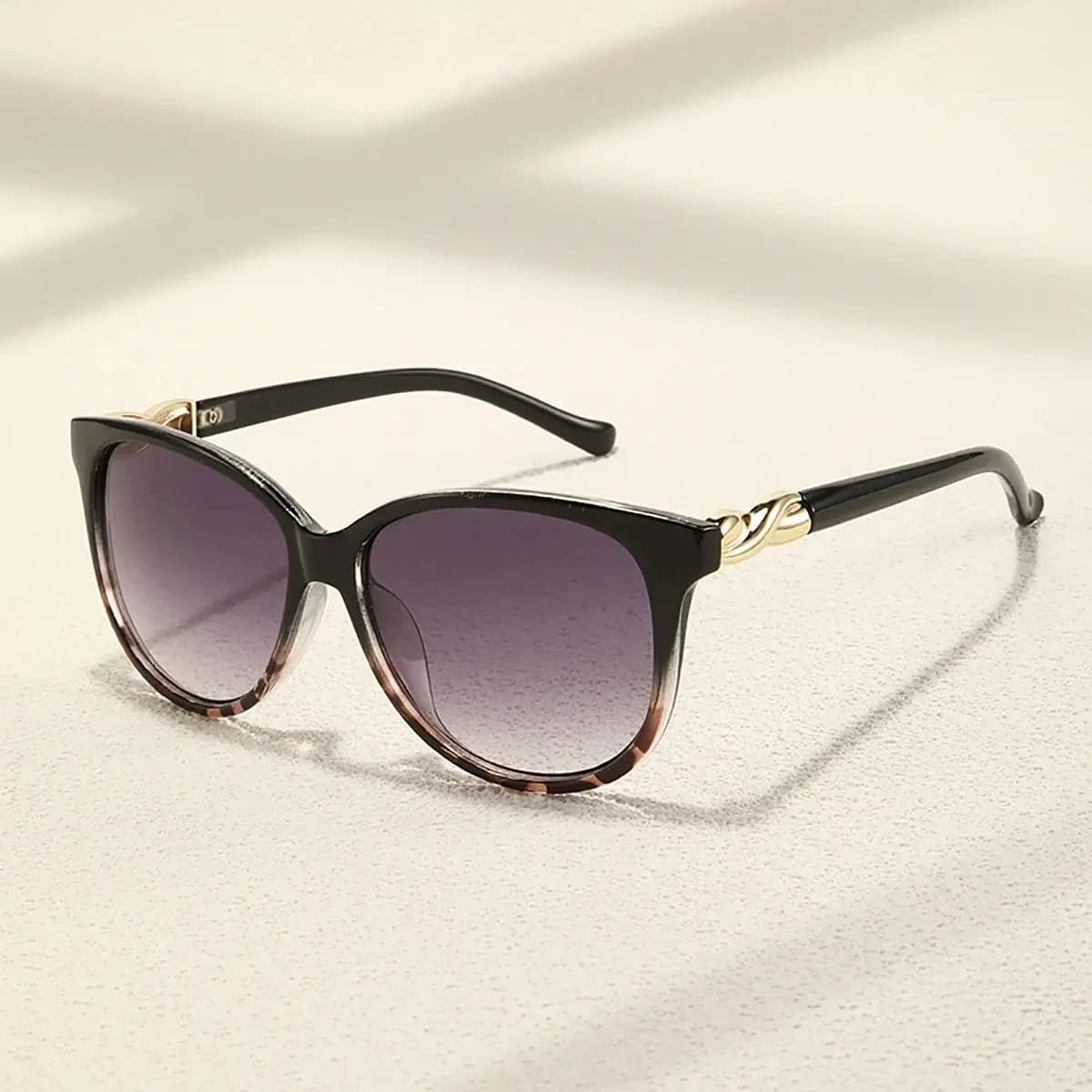 New fashionable square sunglasses with gold insert Y2K sunglasses for ladies sunglasses