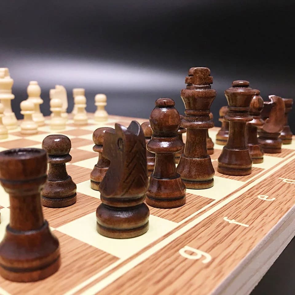 Nuovo set di scacchi in legno 3 in 1 Backgammon Dama Gioco di scacchi Gioco di scacchi da viaggio Pezzi di scacchi in legno e tavolo per tre giochi I1