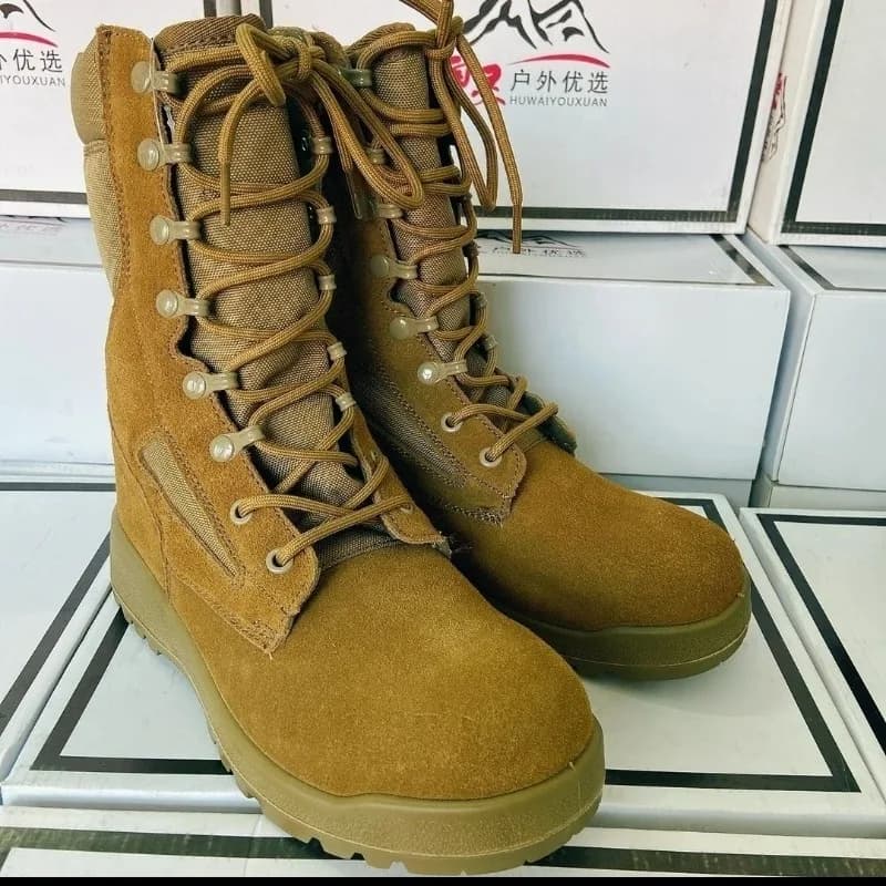 Scarpe da Trekking Professionali per Uomo, Stivali da Montagna Marroni, Calzature Antiscivolo da Outdoor, Scarpe da Escursionismo di Design per Uomo