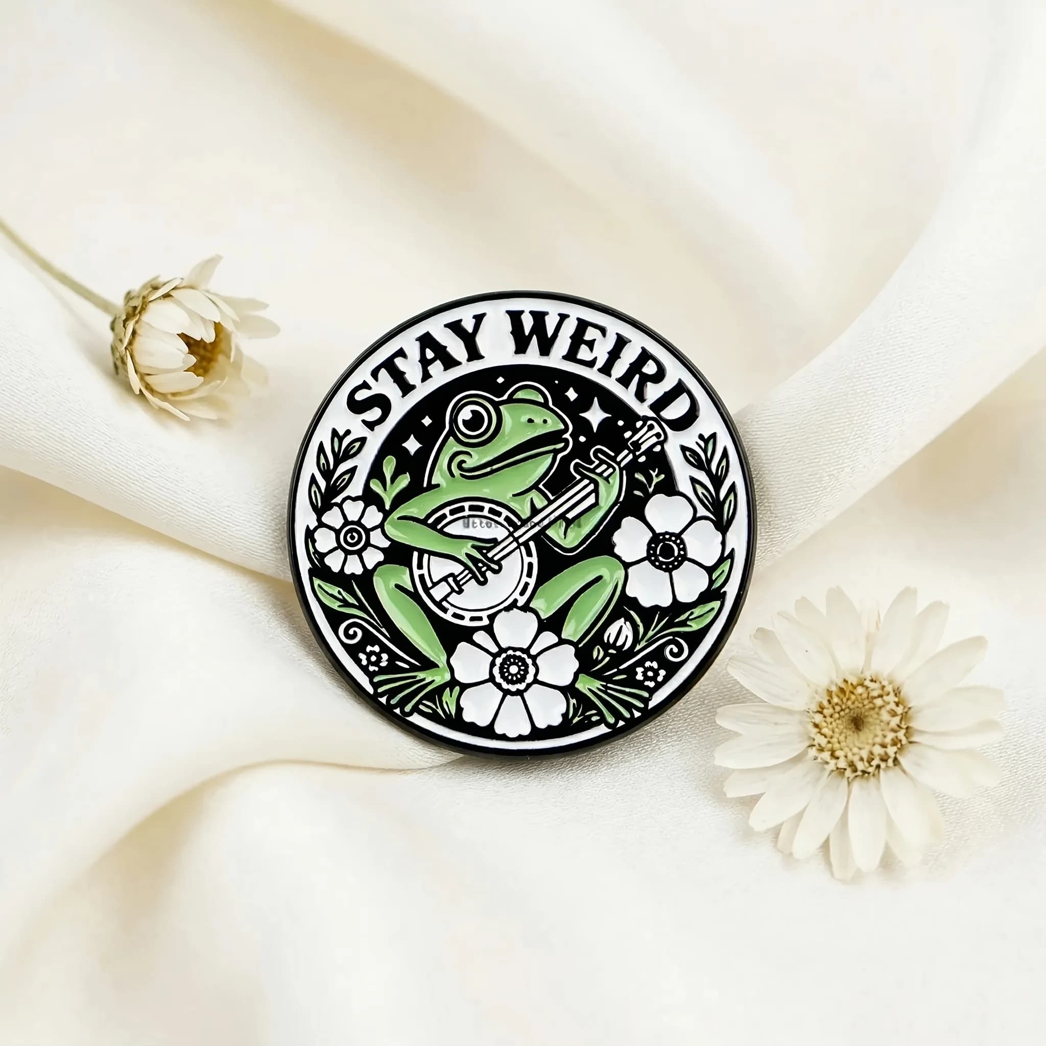 Stay Weird Frog Playing Banjo Enamel Brooch Be Yourself Niche Outfit Badge, Cartoon Frog Playing Guitar Brooch Stay Weird Retro Backpack Enamel Pin Suitable for Clothing, Briefcases And Backpacks; Decorative Badges And Jewelry Gifts