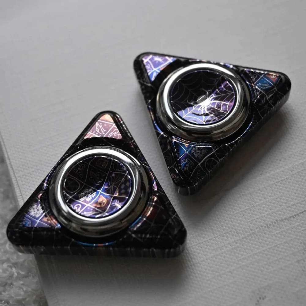 Blacktopworks EDC Addiction ST Damasco Spinner a tre foglie Gadget per alleviare l'ansia Fidget Spinner