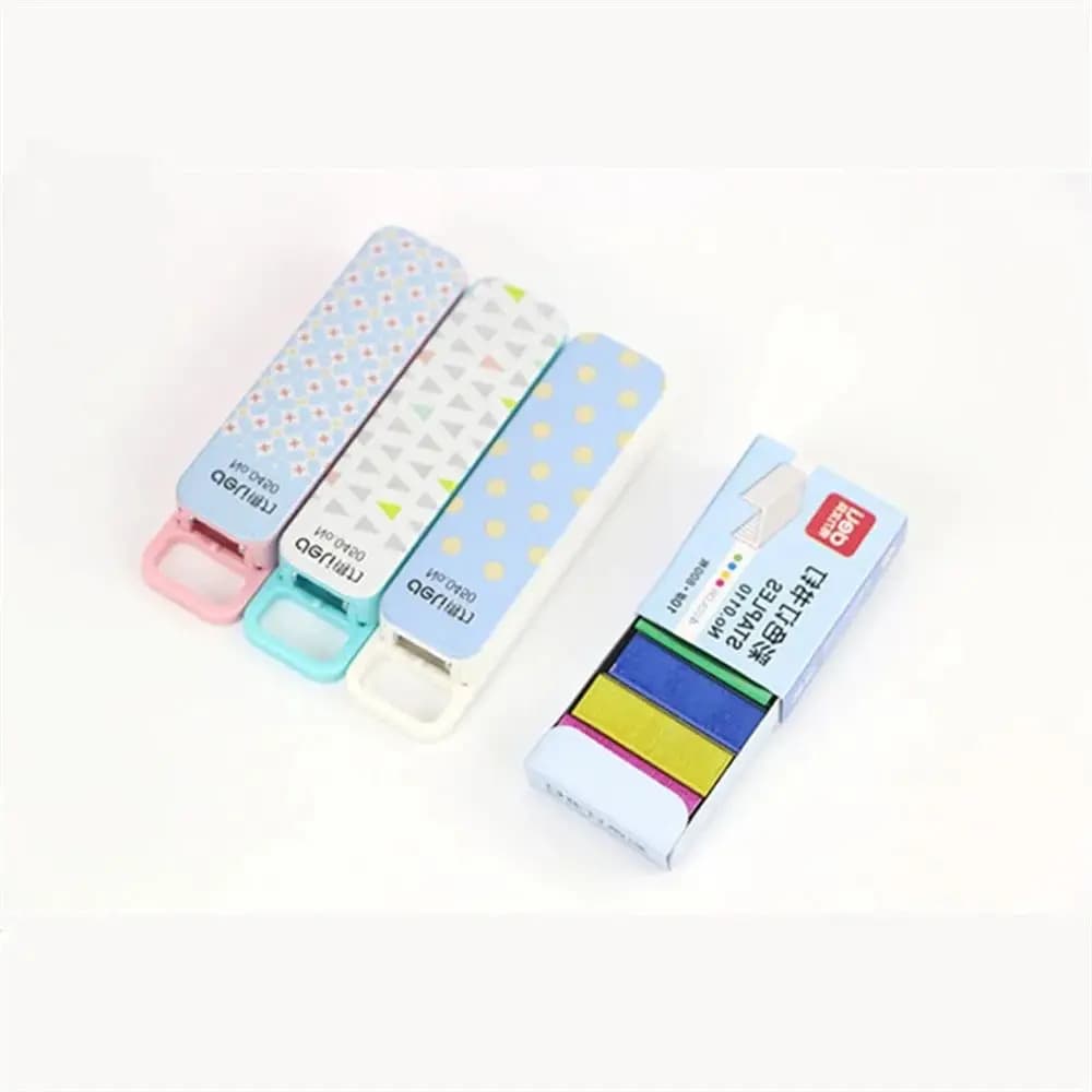 Portachiavi mini cucitrice manuale colorata portatile Deli 10 # Punti metallici Cancelleria per studenti Forniture scolastiche per ufficio Strumento di rilegatura aziendale