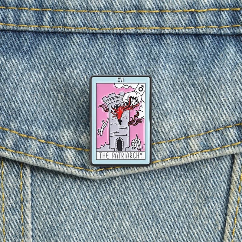 Distruggi il patriarcato Spille smaltate Carte dei tarocchi Spille Distintivi da bavero Vestiti Femminilità vintage Gioielli Regalo per gli amici