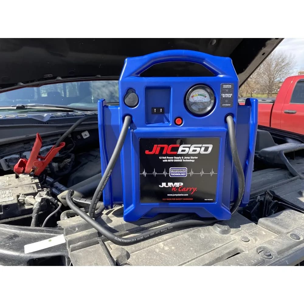 Avviatore di Emergenza Jump-N-Carry JNC660 1700 Amp di Picco 12V con Voltmetro e Presa 12V, Spedizione dagli USA