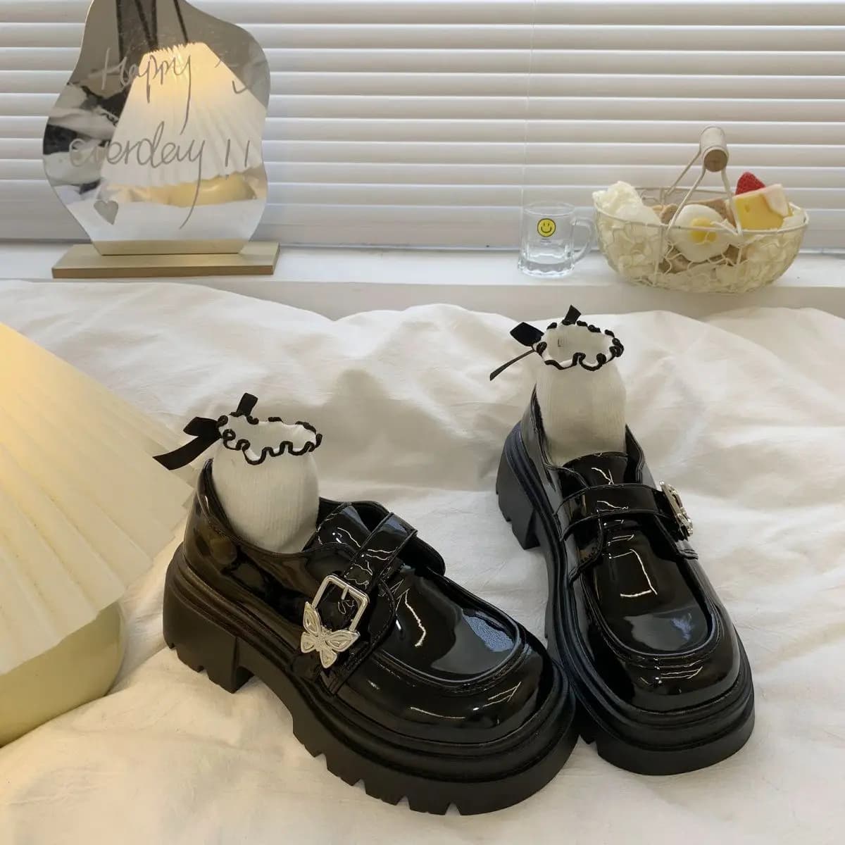 Mocassini piccoli in pelle nera da donna 2025 Primavera Nuovo arrivo Suola spessa Tacco grosso Punta tonda Stile britannico giapponese Slip On