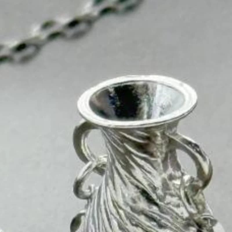 Collana con Ciondolo Vaso Miniatura, Collana Minimalista con Composizione Floreale, Collana con Fiori Secchi, Gioiello Regalo