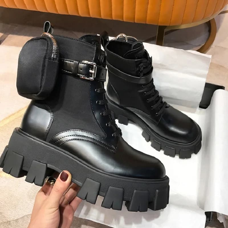 Stivali da moto con suola spessa alla caviglia Punk neri da donna moda stringata primavera tacco spesso fibbia della cintura tasca scarpe grosse firmate