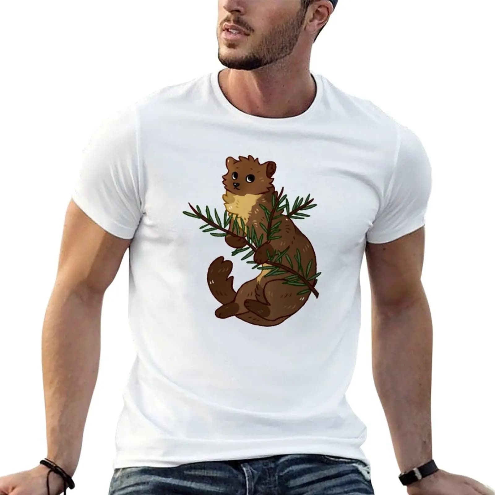 T-shirt con grafica European Pine Marten with Pine Needles, t-shirt grafica per uomo, t-shirt da uomo in cotone, t-shirt divertenti in cotone