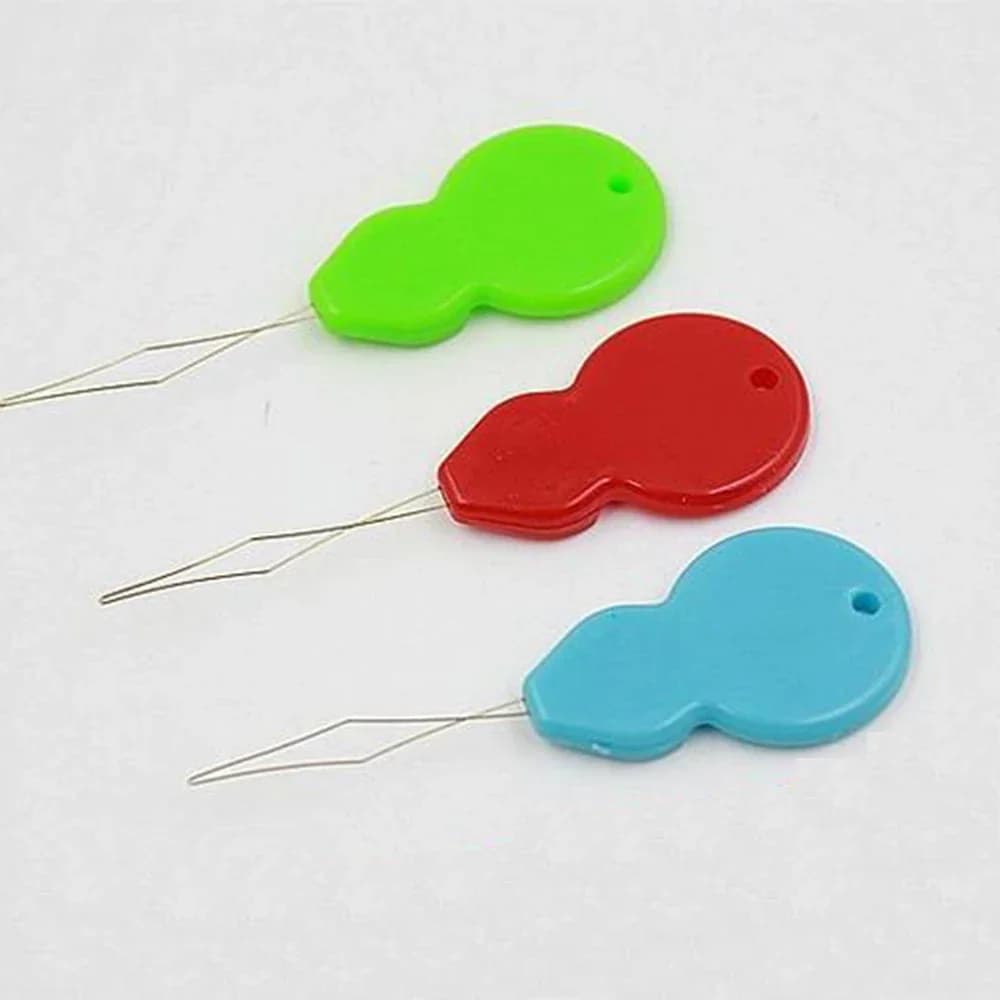 Nuovo 10/50/100pcs Strumenti di Inserimento Arco di Plastica Punto Inserimento Strumento di Cucito Infila D'ago Macchina A Mano Strumento di Cucito FAI DA TE