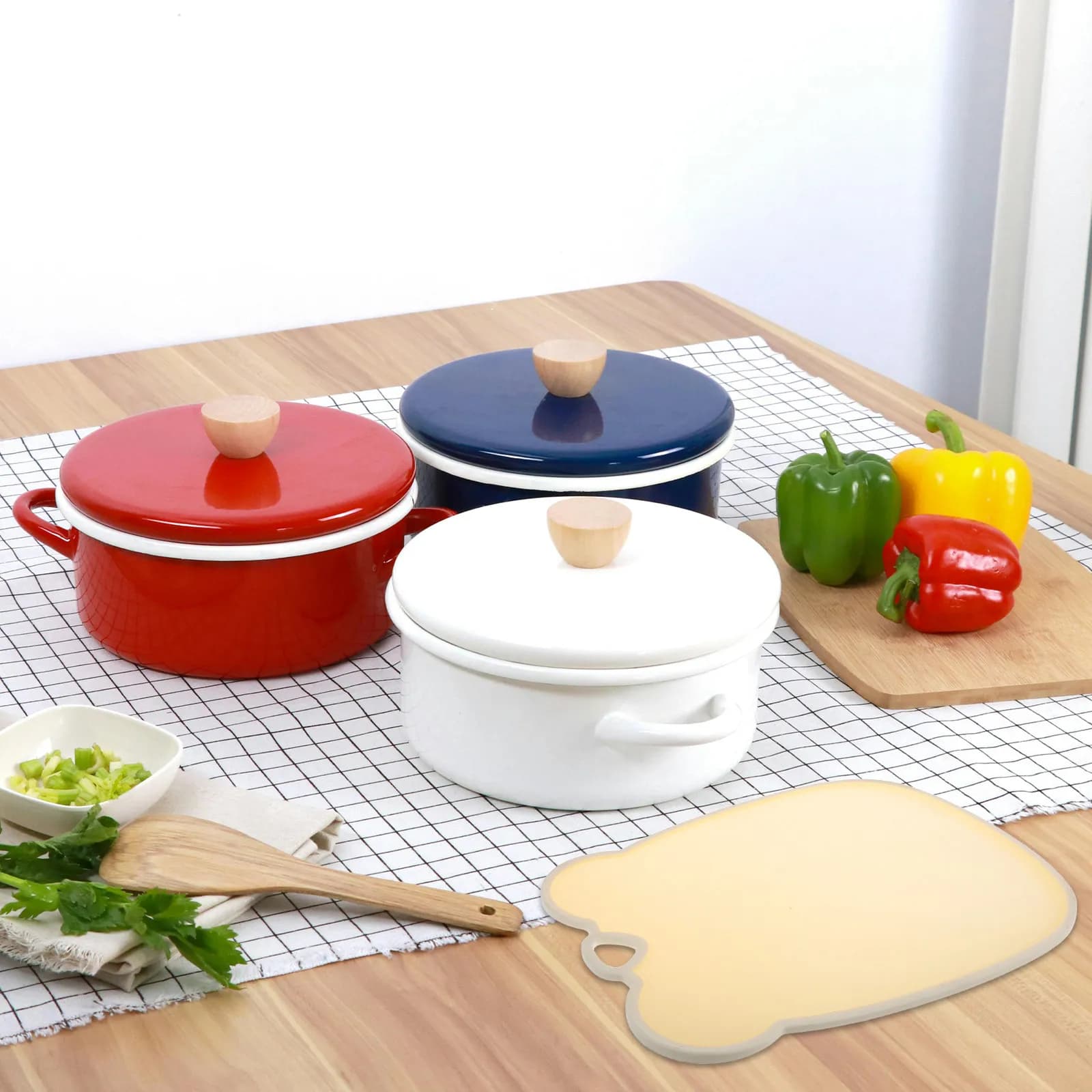 Small Cutting Machine in Plastic for Kitchen, Compact and Anti-slip, Cute Cutting Machine for Fruit and Vegetables for Kitchen