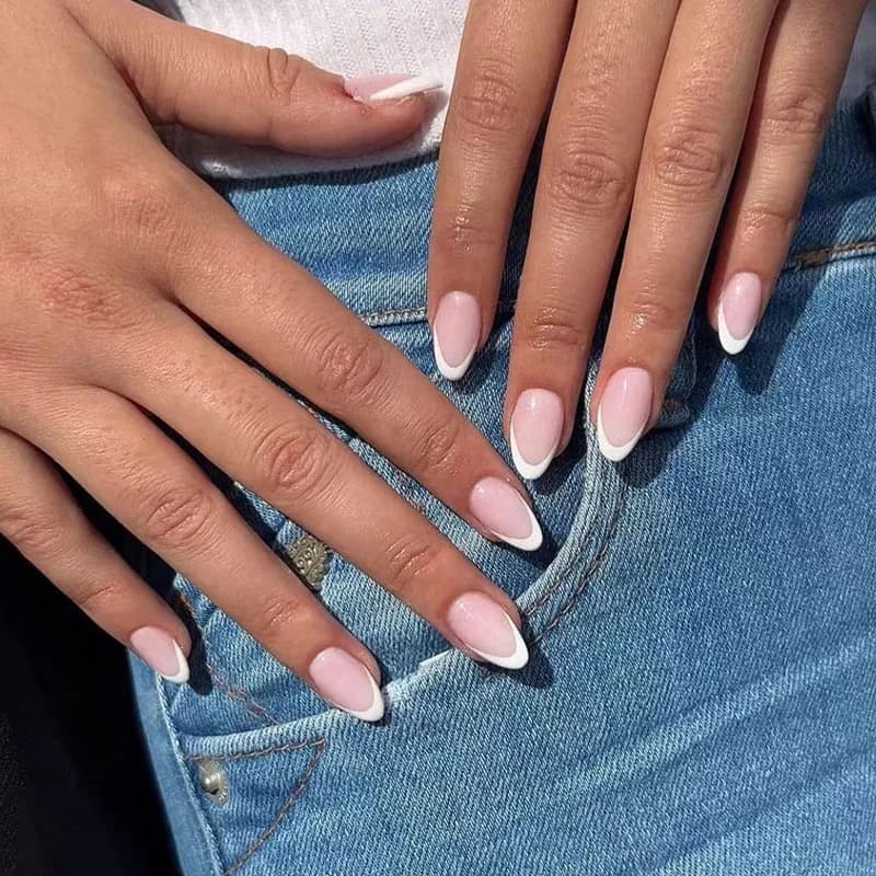 24Pcs Wearable Fake Nail Sets Simple French White Finished Nails Tips Art Press on Short Round Head Almond Design False Nails