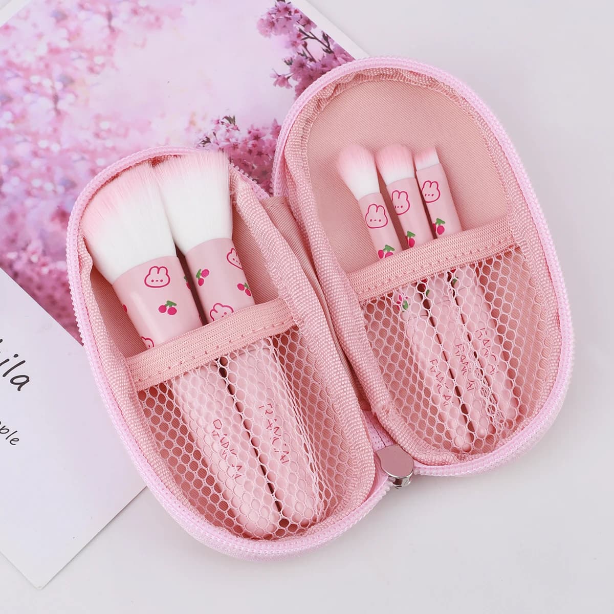 5Pcs Cute Compact Makeup Brush Set With Case Premium Brush for Flawless Foundation, Blush, Eyeshadow Application Beauty Tools