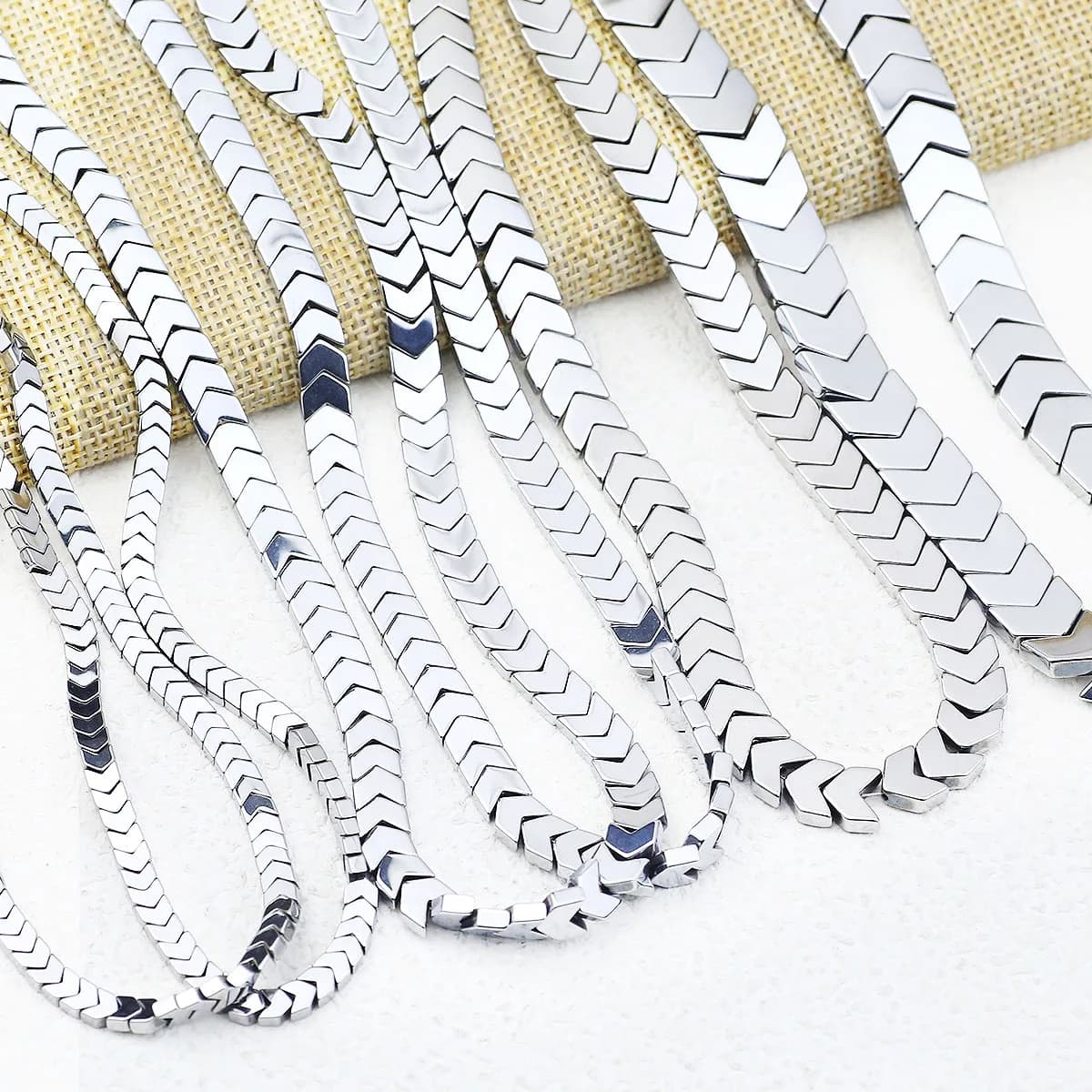 Distanziatori a forma di frecce argentate in pietra di ematite naturale da 4-10MM perline allentate per la creazione di gioielli braccialetti fai da te accessori per collana