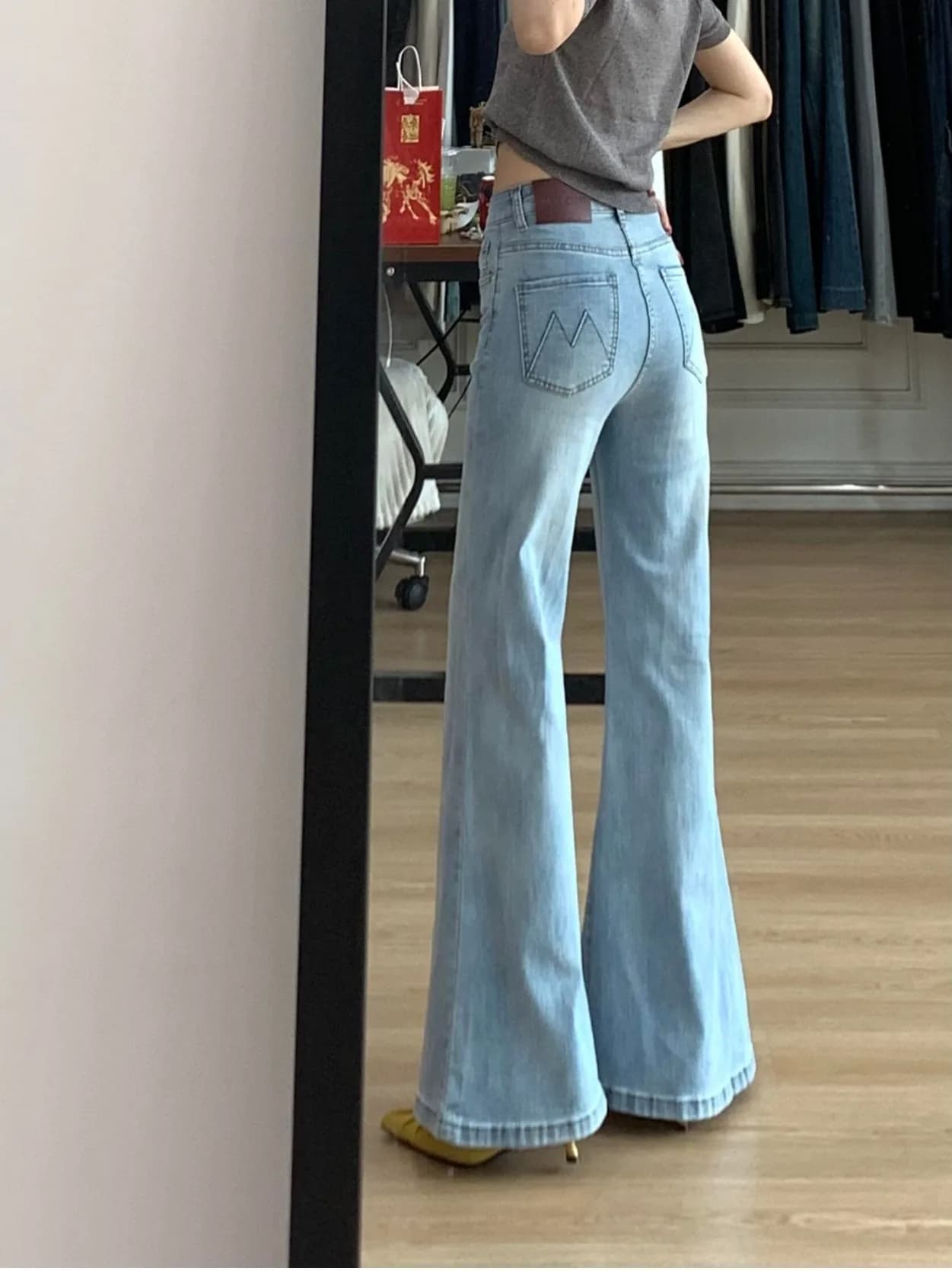 Light Blue High Waist Wide Leg Bell Bottom Jeans Women's Spring New Style Casual Loose Fit Anti-Wrinkle Jeans Casual Scene