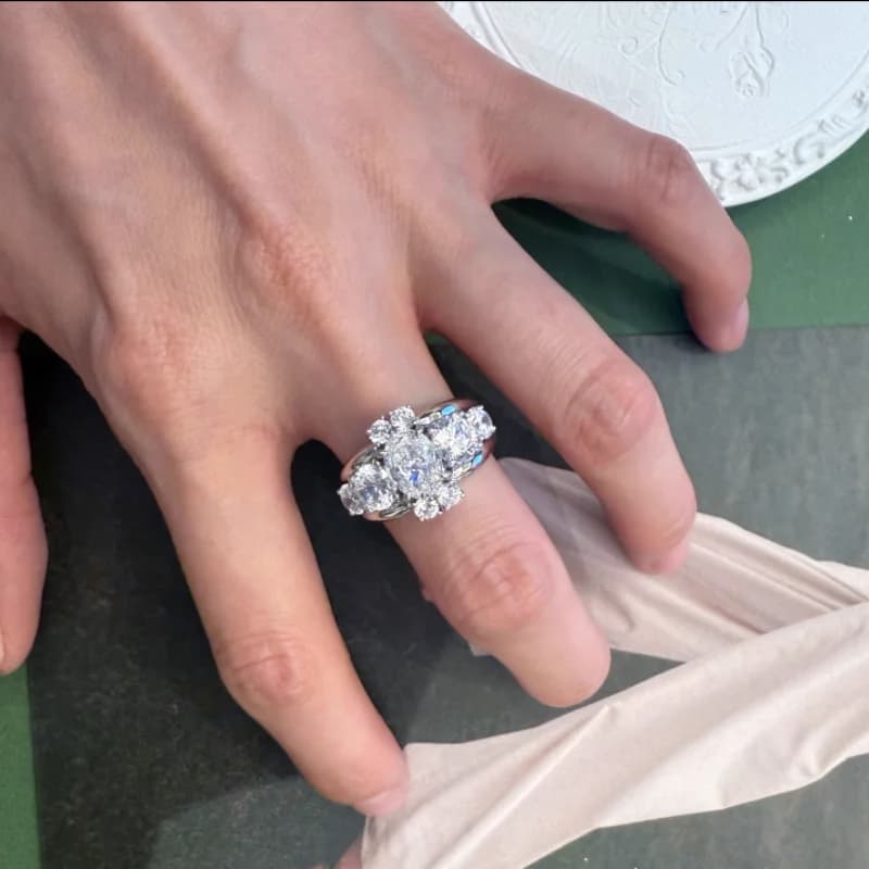 Anello BELLUX di Lusso in Argento S925 Placcato Oro Bianco con Tre Diamanti Ovali Brillanti, Anello di Moda per Matrimonio